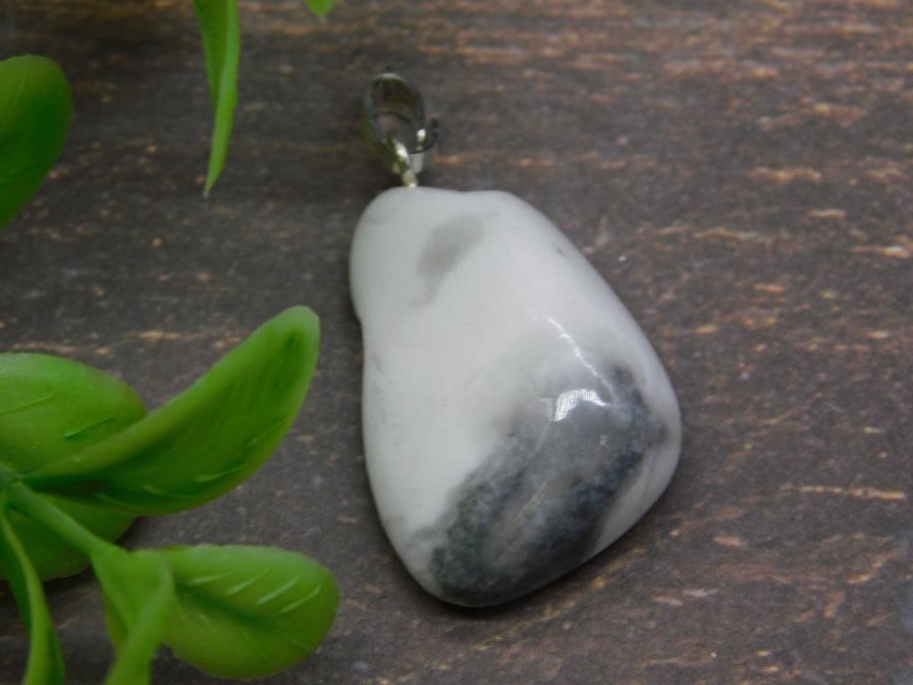 HOWLITE PENDANT ROCK STONE LAPIDARY SPECIMEN: HOWLITE PENDANT ROCK STONE LAPIDARY SPECIMEN - Part of our Discover Golden Attic, Crystals and Gems auction at HATMAN'S Auctions! Please see photos for measurements and condition. YES, we have