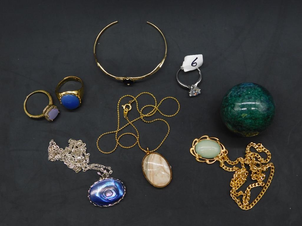 MIXED JEWELRY LOT ROCK STONE LAPIDARY SPECIMEN: MIXED JEWELRY LOT ROCK STONE LAPIDARY SPECIMEN - Part of our Discover Golden Attic, Crystals and Gems auction at HATMAN'S Auctions! Please see photos for measurements and condition. YES, we have