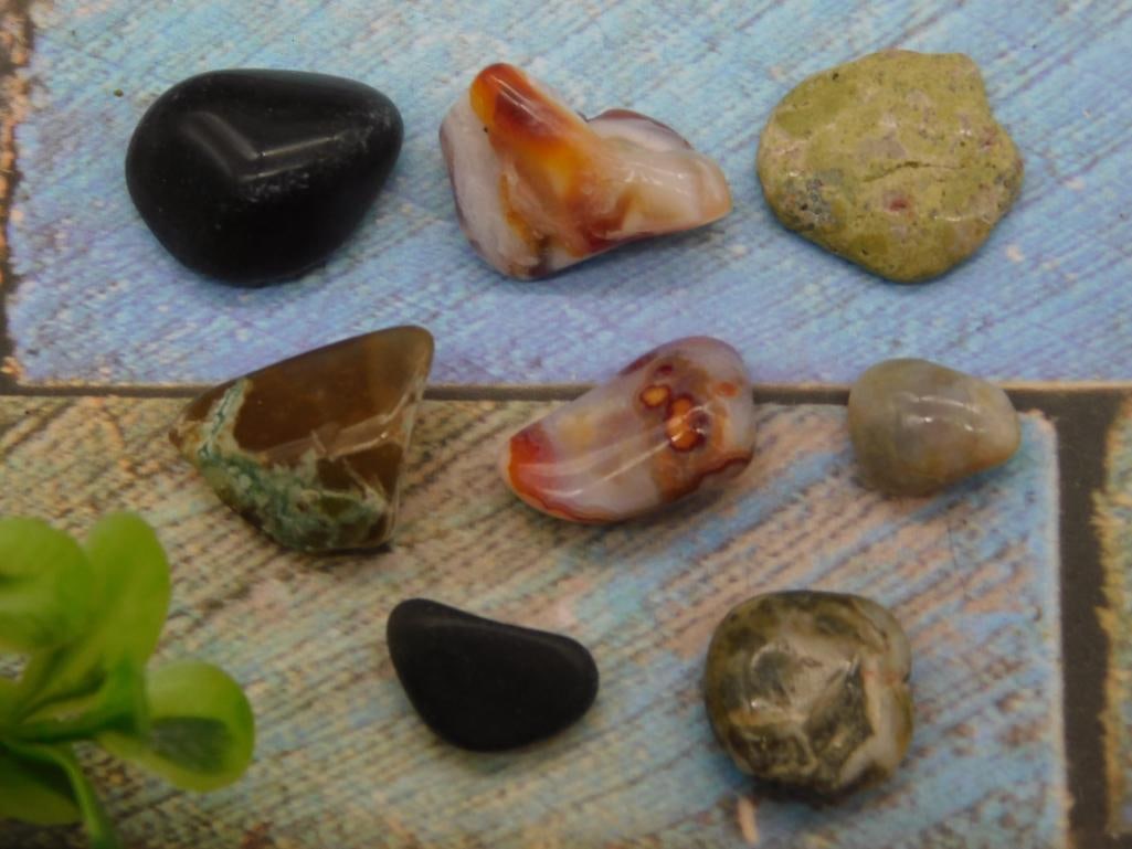 MIXED LOT ROCK STONE LAPIDARY SPECIMEN: MIXED LOT ROCK STONE LAPIDARY SPECIMEN - Part of our Discover Golden Attic, Crystals and Gems auction at HATMAN'S Auctions! Please see photos for measurements and condition. YES, we have in-house