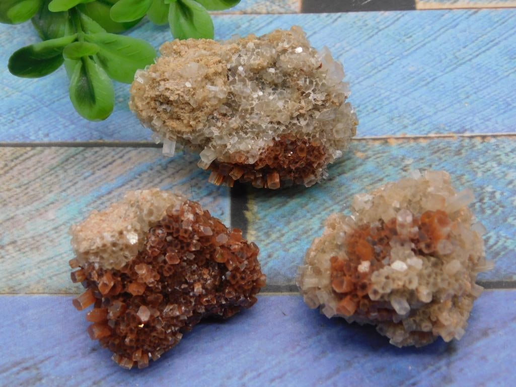 ARAGONITE ROCK STONE LAPIDARY SPECIMEN: ARAGONITE ROCK STONE LAPIDARY SPECIMEN - Part of our Discover Golden Attic, Crystals and Gems auction at HATMAN'S Auctions! Please see photos for measurements and condition. YES, we have in-house ship