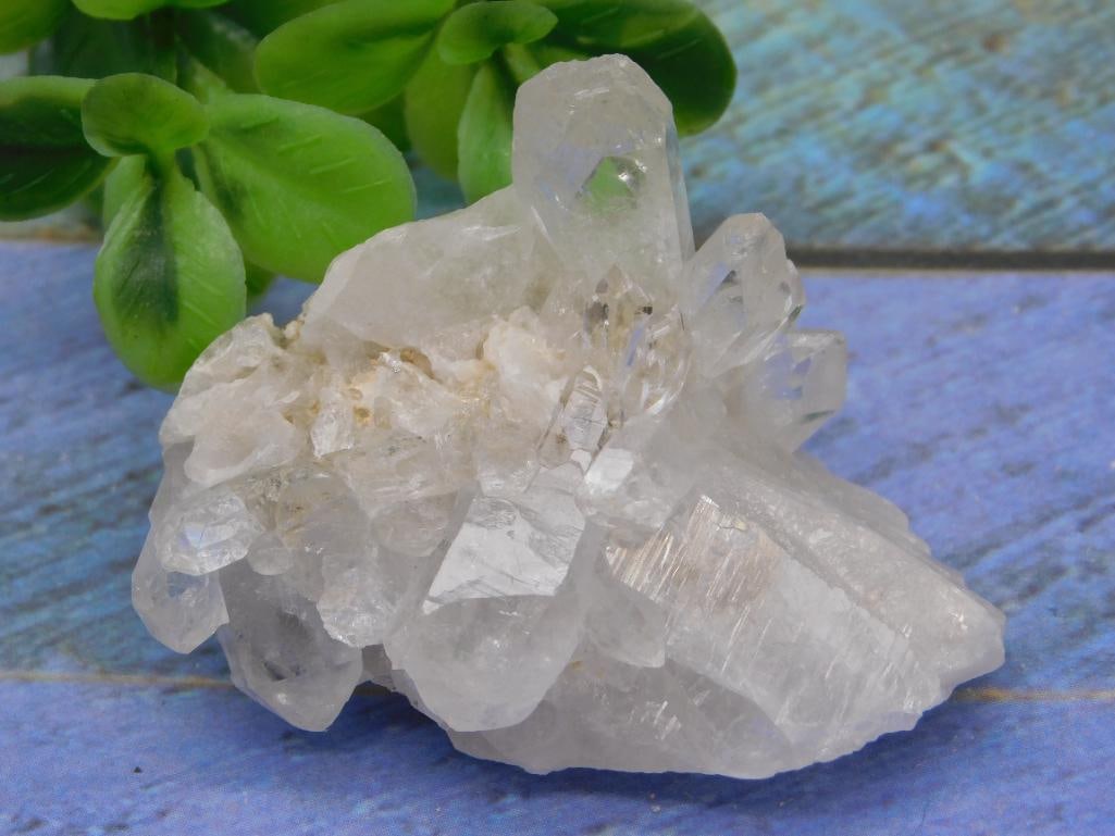 QUARTZ ROCK STONE LAPIDARY SPECIMEN: QUARTZ ROCK STONE LAPIDARY SPECIMEN - Part of our Discover Golden Attic, Crystals and Gems auction at HATMAN'S Auctions! Please see photos for measurements and condition. YES, we have in-house