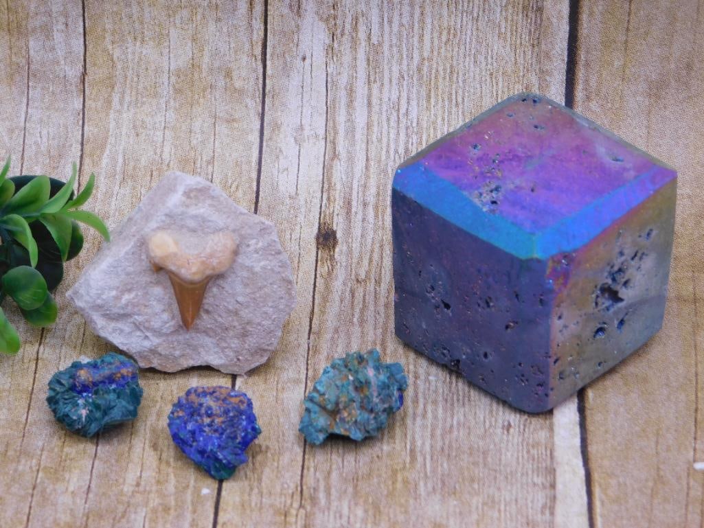 MIXED LOT ROCK STONE LAPIDARY SPECIMEN: MIXED LOT ROCK STONE LAPIDARY SPECIMEN - Part of our Discover Golden Attic, Crystals and Gems auction at HATMAN'S Auctions! Please see photos for measurements and condition. YES, we have in-house