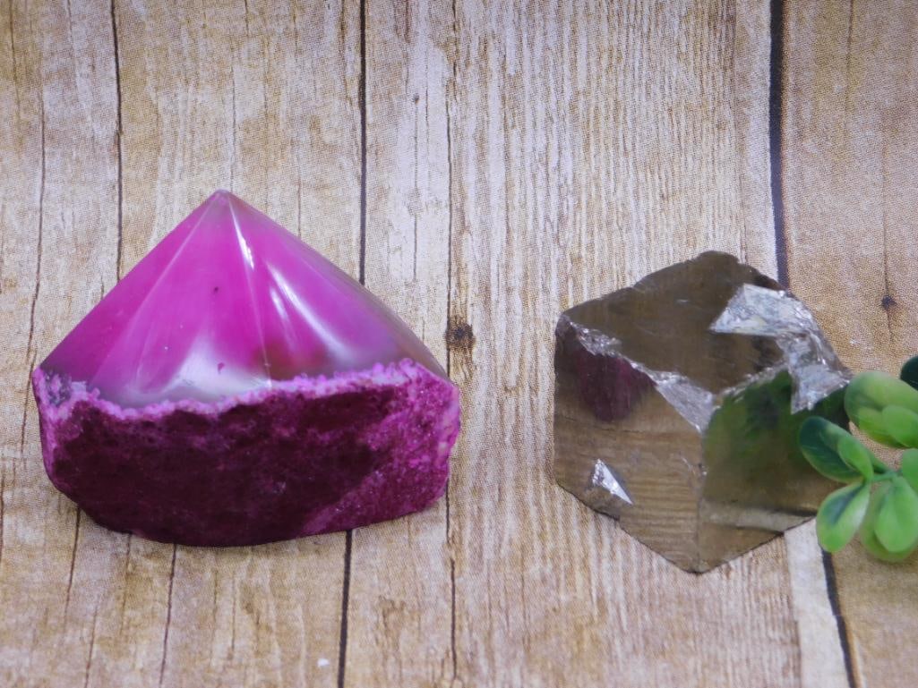 MIXED LOT ROCK STONE LAPIDARY SPECIMEN: MIXED LOT ROCK STONE LAPIDARY SPECIMEN - Part of our Discover Golden Attic, Crystals and Gems auction at HATMAN'S Auctions! Please see photos for measurements and condition. YES, we have in-house ship