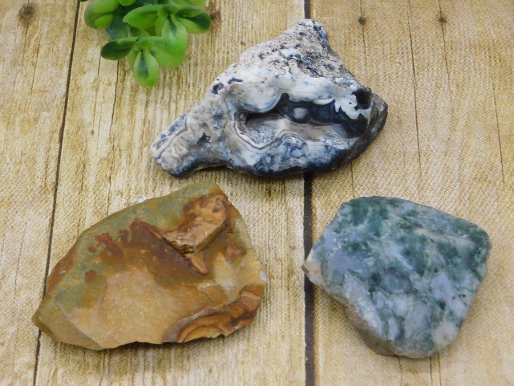 MIXED ROUGH LOT ROCK STONE LAPIDARY SPECIMEN: MIXED ROUGH LOT ROCK STONE LAPIDARY SPECIMEN - Part of our Discover Golden Attic, Crystals and Gems auction at HATMAN'S Auctions! Please see photos for measurements and condition. YES, we have in-hous