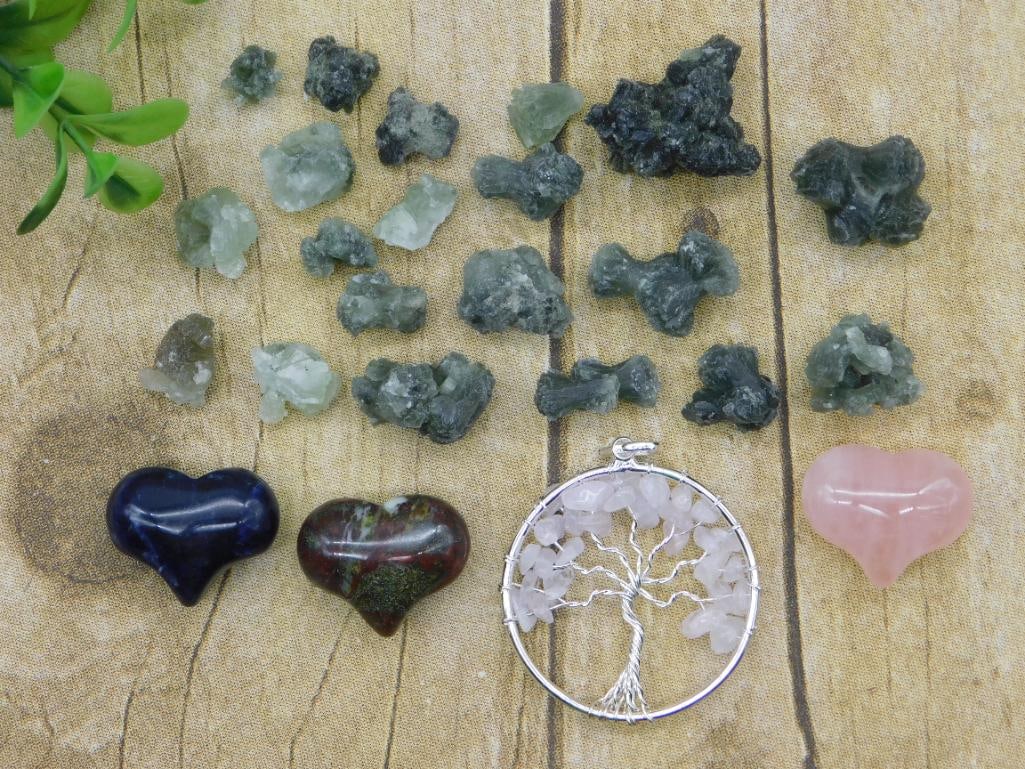 MIXED LOT ROCK STONE LAPIDARY SPECIMEN: MIXED LOT ROCK STONE LAPIDARY SPECIMEN - Part of our Discover Golden Attic, Crystals and Gems auction at HATMAN'S Auctions! Please see photos for measurements and condition. YES, we have in-house