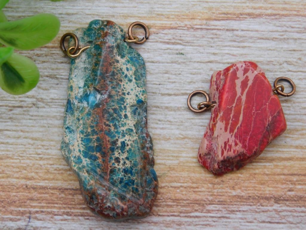 IMPRESSION JASPER PENDANTS ROCK STONE LAPIDARY SPECIMEN: IMPRESSION JASPER PENDANTS ROCK STONE LAPIDARY SPECIMEN - Part of our Discover Golden Attic, Crystals and Gems auction at HATMAN'S Auctions! Please see photos for measurements and condition. YES, we