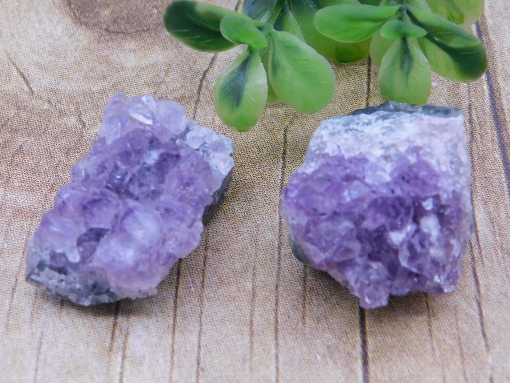 AMETHYST ROCK STONE LAPIDARY SPECIMEN: AMETHYST ROCK STONE LAPIDARY SPECIMEN - Part of our Discover Golden Attic, Crystals and Gems auction at HATMAN'S Auctions! Please see photos for measurements and condition. YES, we have in-house shipp