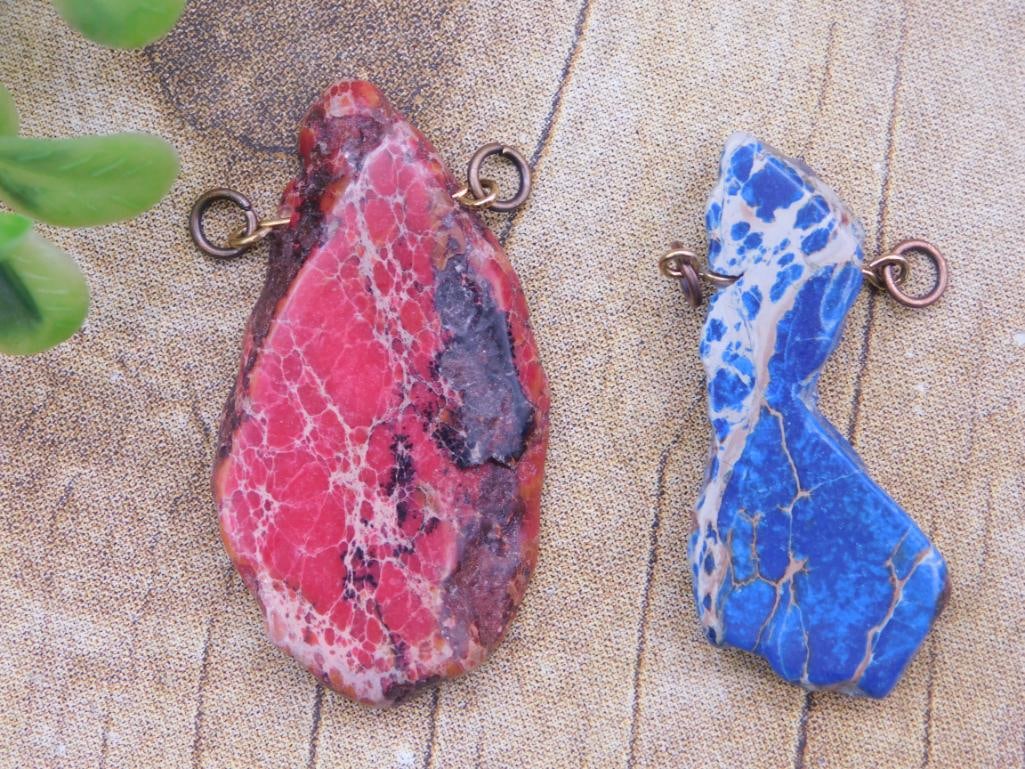 IMPRESSION JASPER PENDANTS ROCK STONE LAPIDARY SPECIMEN: IMPRESSION JASPER PENDANTS ROCK STONE LAPIDARY SPECIMEN - Part of our Discover Golden Attic, Crystals and Gems auction at HATMAN'S Auctions! Please see photos for measurements and condition. YES, we h