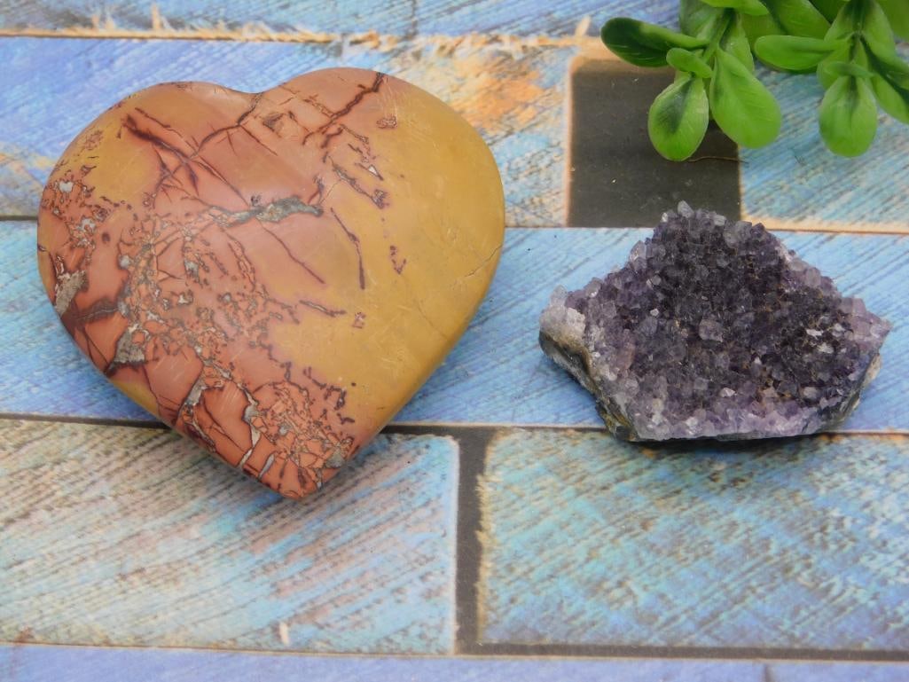 MIXED LOT ROCK STONE LAPIDARY SPECIMEN: MIXED LOT ROCK STONE LAPIDARY SPECIMEN - Part of our Discover Golden Attic, Crystals and Gems auction at HATMAN'S Auctions! Please see photos for measurements and condition. YES, we have in-house ship