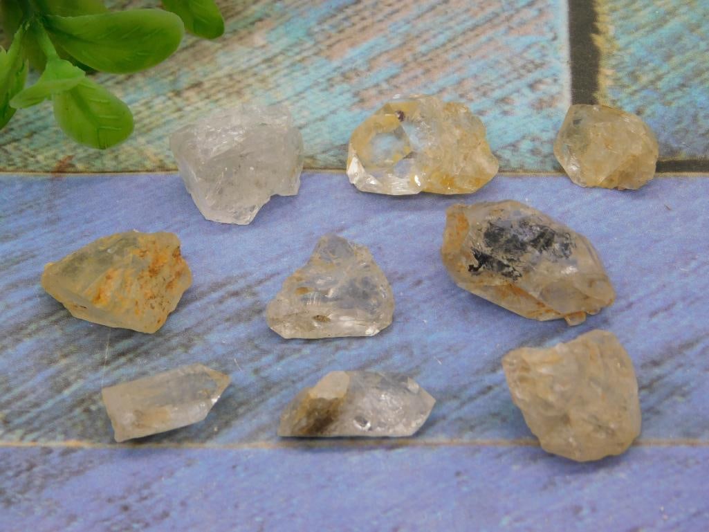 HERKIMER DIAMONDS ROCK STONE LAPIDARY SPECIMEN: HERKIMER DIAMONDS ROCK STONE LAPIDARY SPECIMEN - Part of our Discover Golden Attic, Crystals and Gems auction at HATMAN'S Auctions! Please see photos for measurements and condition. YES, we have