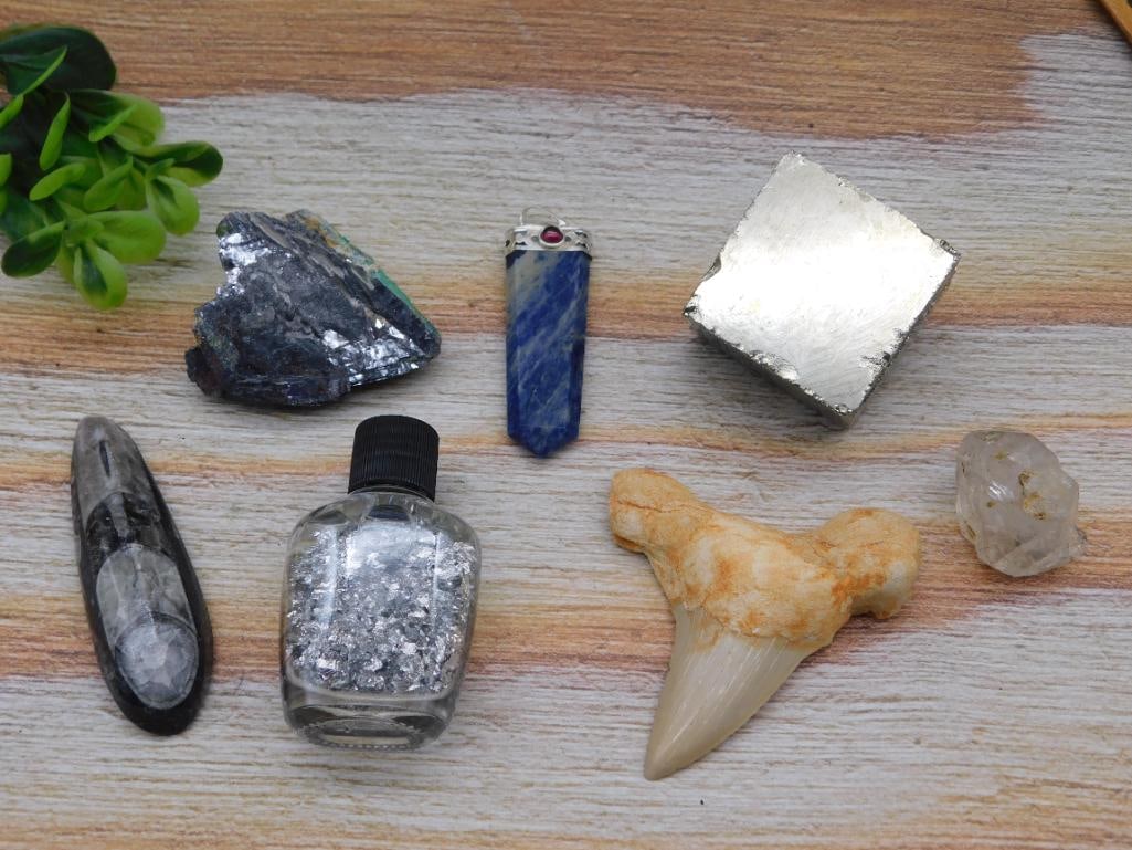 MIXED LOT ROCK STONE LAPIDARY SPECIMEN: MIXED LOT ROCK STONE LAPIDARY SPECIMEN - Part of our Discover Golden Attic, Crystals and Gems auction at HATMAN'S Auctions! Please see photos for measurements and condition. YES, we have in-house