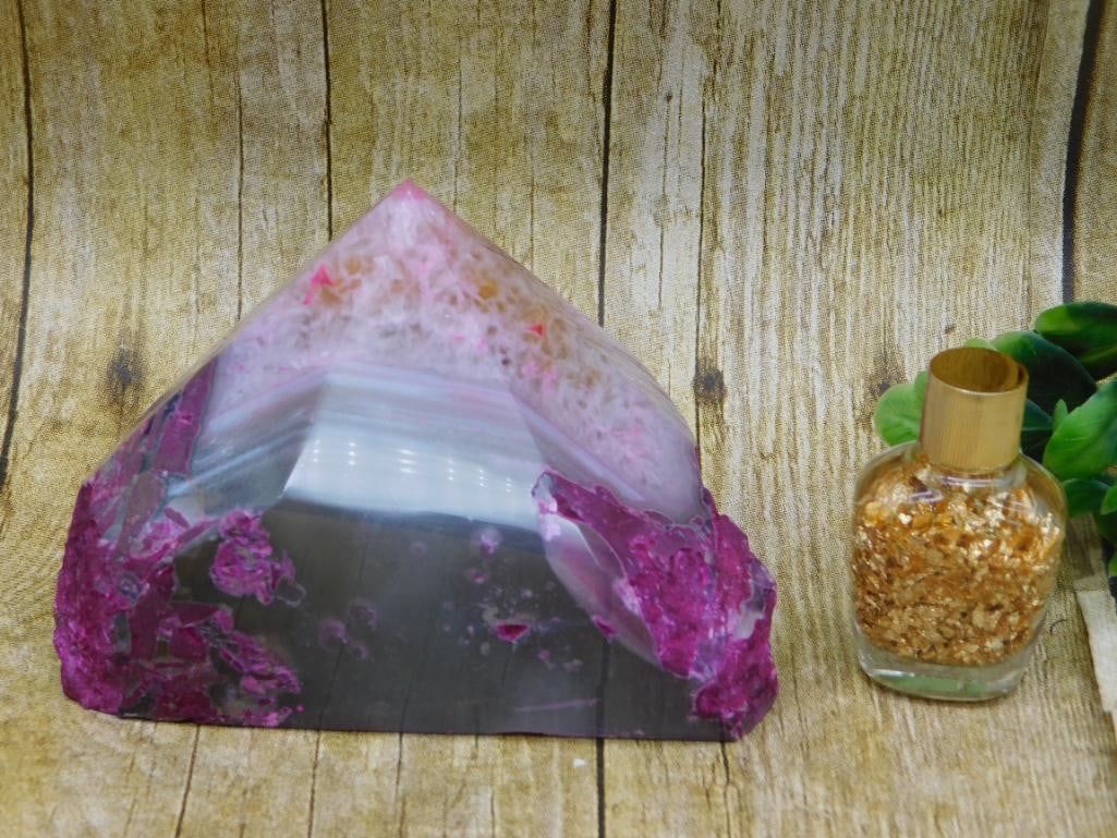 MIXED LOT ROCK STONE LAPIDARY SPECIMEN: MIXED LOT ROCK STONE LAPIDARY SPECIMEN - Part of our Discover Golden Attic, Crystals and Gems auction at HATMAN'S Auctions! Please see photos for measurements and condition. YES, we have in-house