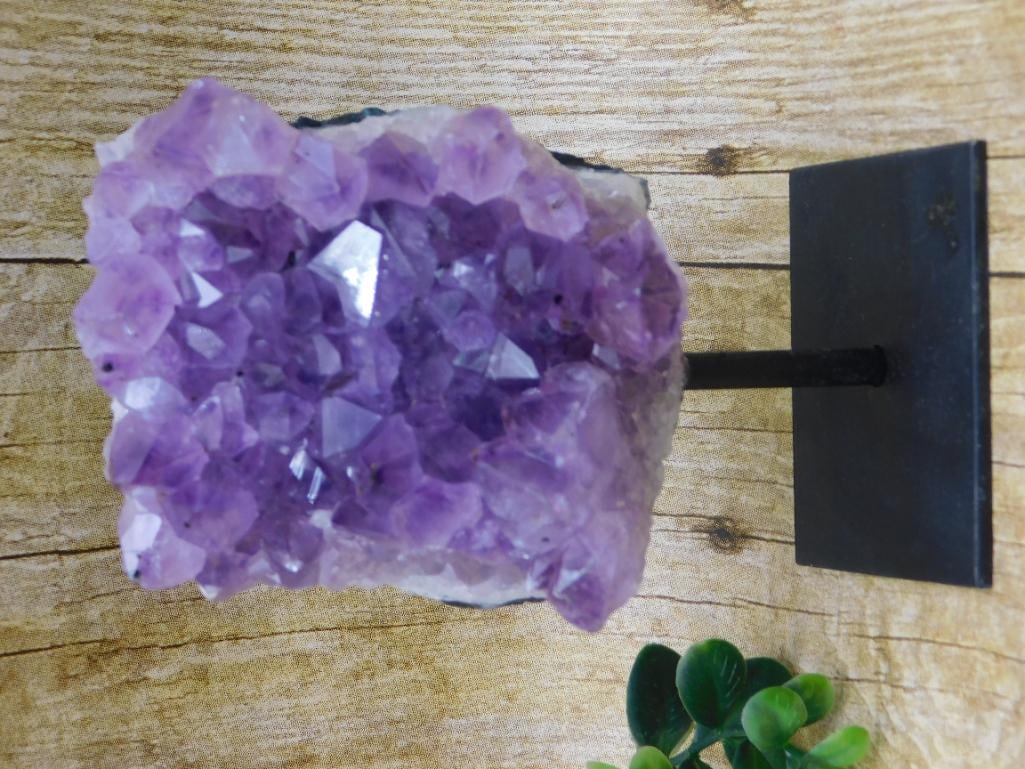AMETHYST DISPLAY ROCK STONE LAPIDARY SPECIMEN: AMETHYST DISPLAY ROCK STONE LAPIDARY SPECIMEN - Part of our Discover Golden Attic, Crystals and Gems auction at HATMAN'S Auctions! Please see photos for measurements and condition. YES, we have in-hou