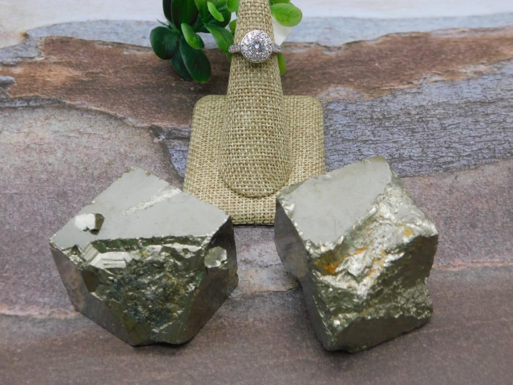 MIXED LOT ROCK STONE LAPIDARY SPECIMEN: MIXED LOT ROCK STONE LAPIDARY SPECIMEN - Part of our Discover Golden Attic, Crystals and Gems auction at HATMAN'S Auctions! Please see photos for measurements and condition. YES, we have in-house