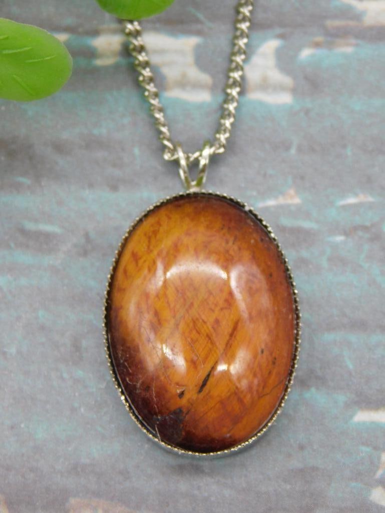 GENUINE STONE PENDANT ON CHAIN NECKLACE: GENUINE STONE PENDANT ON CHAIN NECKLACE - Part of our Discover Golden Attic, Crystals and Gems auction at HATMAN'S Auctions! Please see photos for measurements and condition. YES, we have in-house