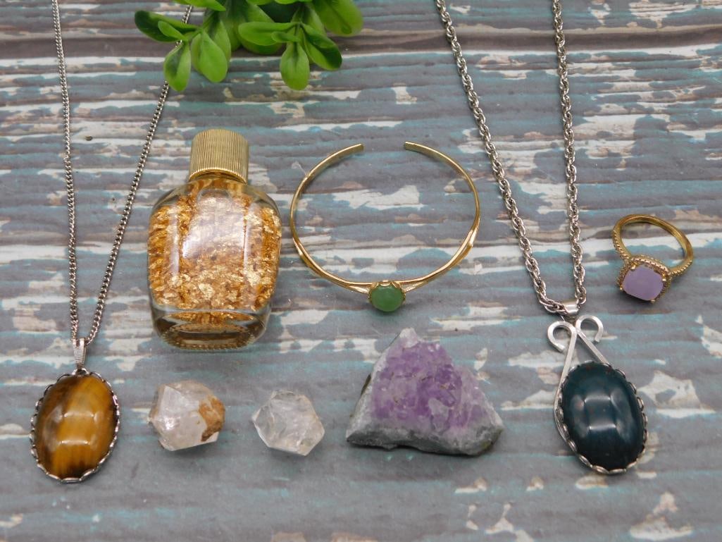 MIXED JEWELRY LOT ROCK STONE LAPIDARY SPECIMEN: MIXED JEWELRY LOT ROCK STONE LAPIDARY SPECIMEN - Part of our Discover Golden Attic, Crystals and Gems auction at HATMAN'S Auctions! Please see photos for measurements and condition. YES, we have