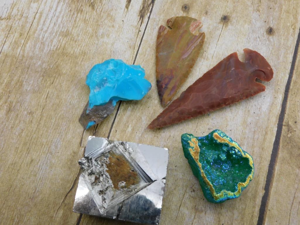 MIXED LOT ROCK STONE LAPIDARY SPECIMEN: MIXED LOT ROCK STONE LAPIDARY SPECIMEN - Part of our Discover Golden Attic, Crystals and Gems auction at HATMAN'S Auctions! Please see photos for measurements and condition. YES, we have in-house ship
