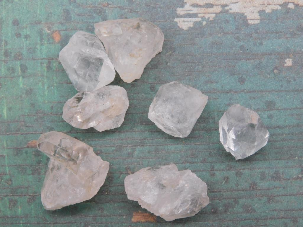 HERKIMER DIAMONDS ROCK STONE LAPIDARY SPECIMEN: HERKIMER DIAMONDS ROCK STONE LAPIDARY SPECIMEN - Part of our Discover Golden Attic, Crystals and Gems auction at HATMAN'S Auctions! Please see photos for measurements and condition. YES, we have
