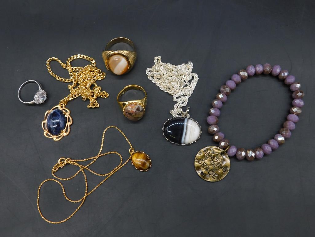 MIXED JEWELRY LOT ROCK STONE LAPIDARY SPECIMEN: MIXED JEWELRY LOT ROCK STONE LAPIDARY SPECIMEN - Part of our Discover Golden Attic, Crystals and Gems auction at HATMAN'S Auctions! Please see photos for measurements and condition. YES, we have