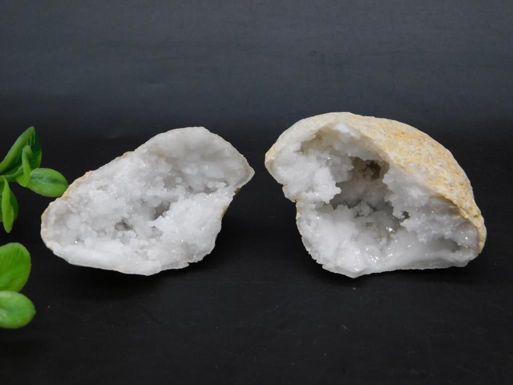 GEODE ROCK STONE LAPIDARY SPECIMEN: GEODE ROCK STONE LAPIDARY SPECIMEN - Part of our Discover Golden Attic, Crystals and Gems auction at HATMAN'S Auctions! Please see photos for measurements and condition. YES, we have in-house