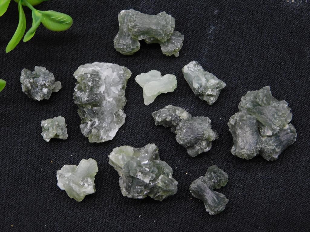 PREHNITE ROCK STONE LAPIDARY SPECIMEN: PREHNITE ROCK STONE LAPIDARY SPECIMEN - Part of our Discover Golden Attic, Crystals and Gems auction at HATMAN'S Auctions! Please see photos for measurements and condition. YES, we have in-house