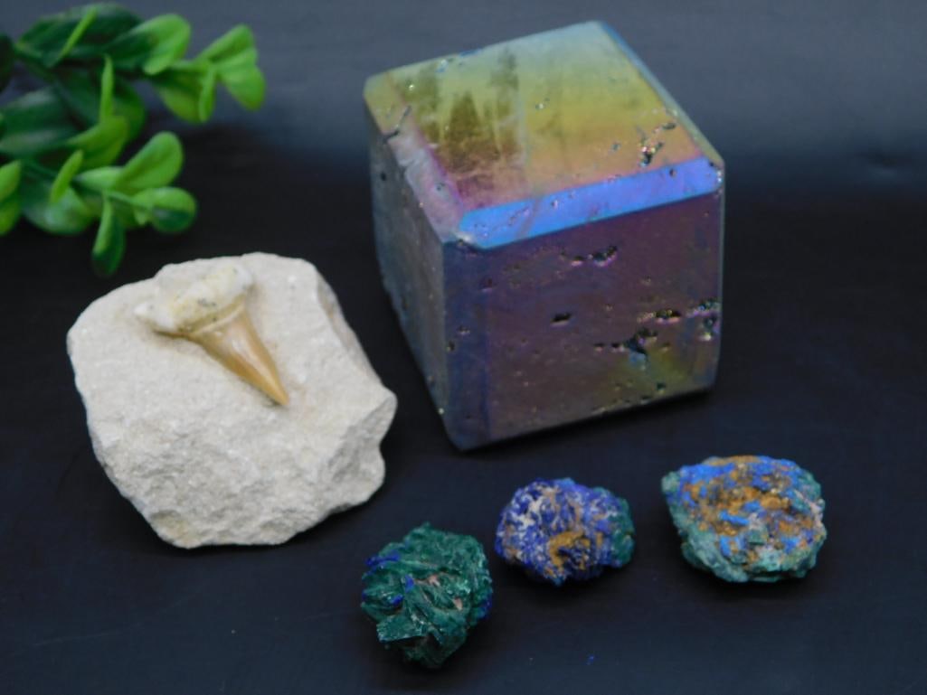 MIXED LOT ROCK STONE LAPIDARY SPECIMEN: MIXED LOT ROCK STONE LAPIDARY SPECIMEN - Part of our Discover Golden Attic, Crystals and Gems auction at HATMAN'S Auctions! Please see photos for measurements and condition. YES, we have in-house ship