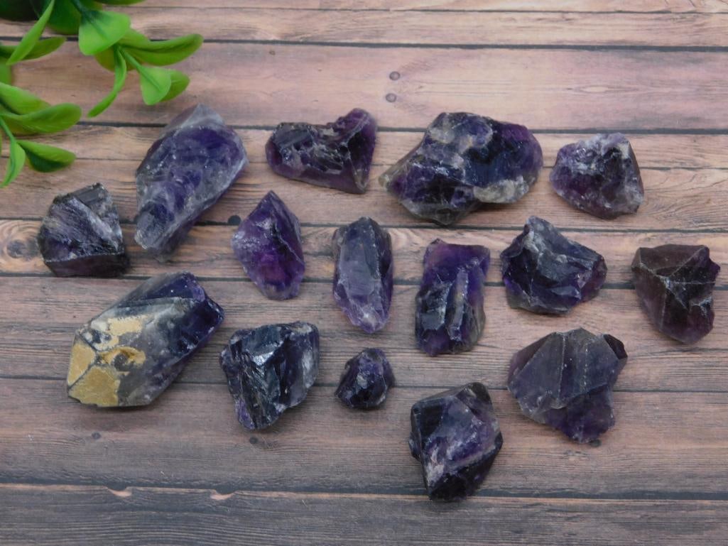 AMETHYST ROCK STONE LAPIDARY SPECIMEN: AMETHYST ROCK STONE LAPIDARY SPECIMEN - Part of our Discover Golden Attic, Crystals and Gems auction at HATMAN'S Auctions! Please see photos for measurements and condition. YES, we have in-house shipp