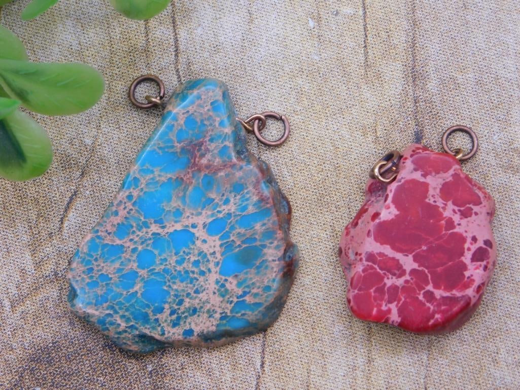 IMPRESSION JASPER PENDANTS ROCK STONE LAPIDARY SPECIMEN: IMPRESSION JASPER PENDANTS ROCK STONE LAPIDARY SPECIMEN - Part of our Discover Golden Attic, Crystals and Gems auction at HATMAN'S Auctions! Please see photos for measurements and condition. YES, we