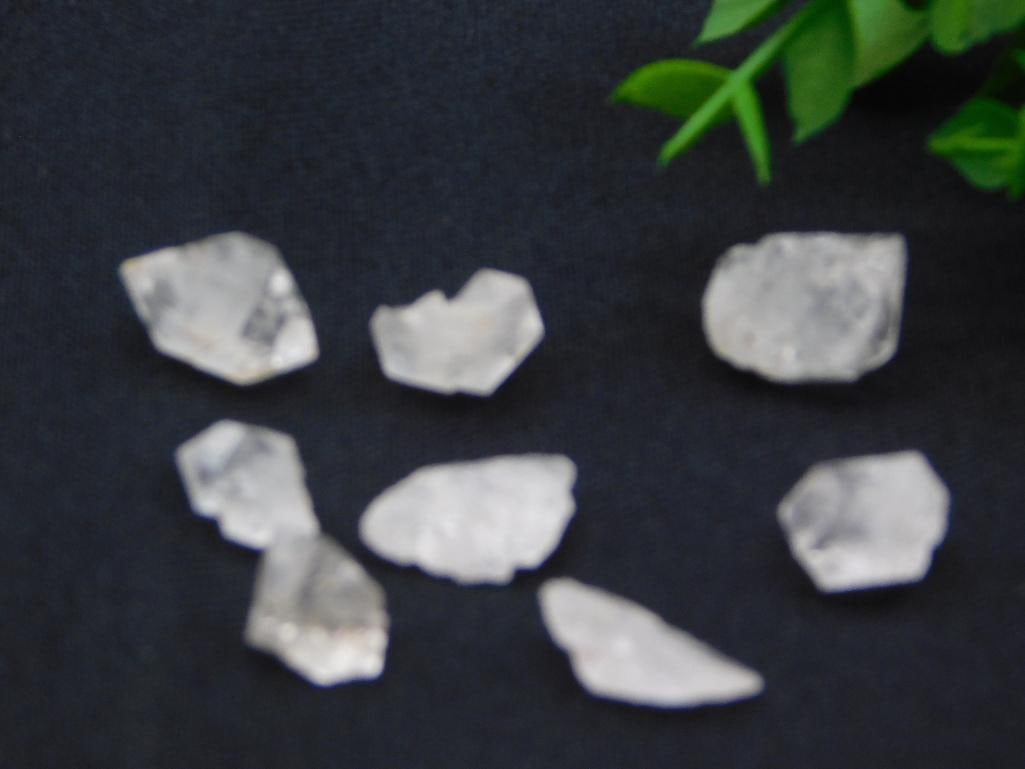HERKIMER DIAMONDS ROCK STONE LAPIDARY SPECIMEN: HERKIMER DIAMONDS ROCK STONE LAPIDARY SPECIMEN - Part of our Discover Golden Attic, Crystals and Gems auction at HATMAN'S Auctions! Please see photos for measurements and condition. YES, we have