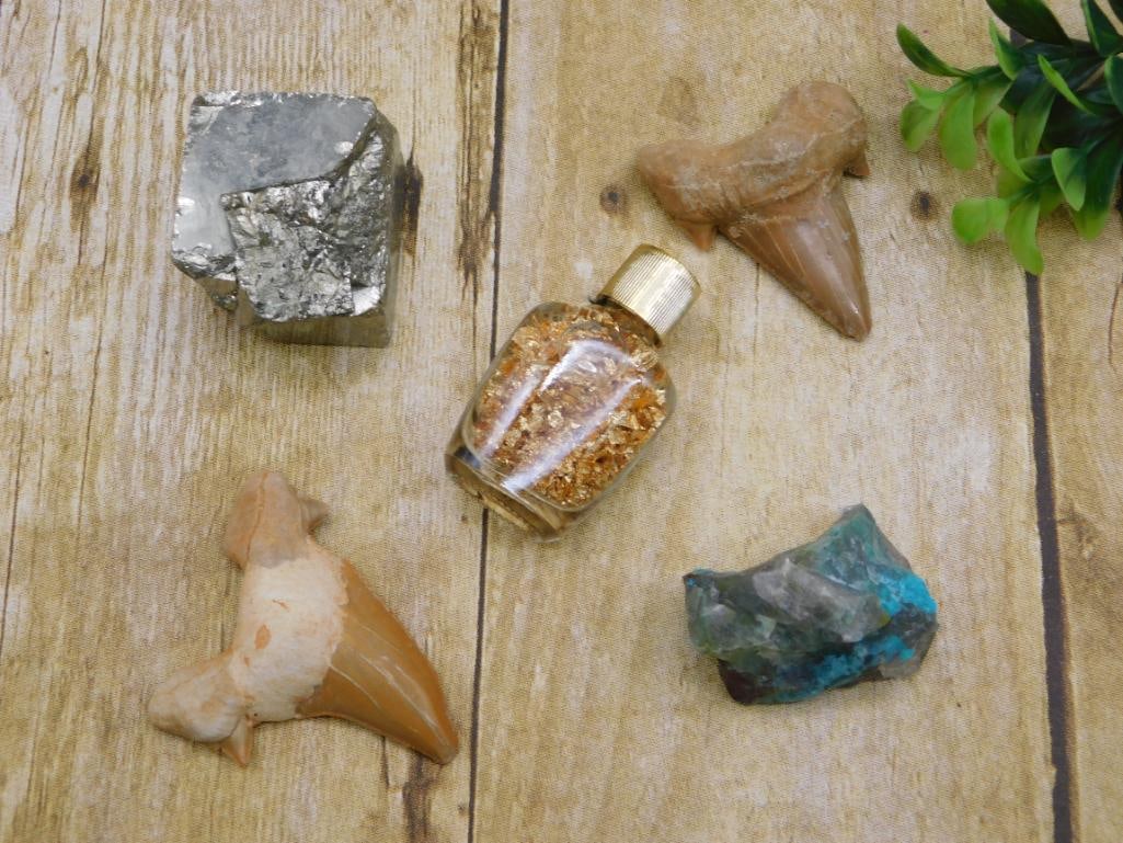 MIXED LOT ROCK STONE LAPIDARY SPECIMEN: MIXED LOT ROCK STONE LAPIDARY SPECIMEN - Part of our Discover Golden Attic, Crystals and Gems auction at HATMAN'S Auctions! Please see photos for measurements and condition. YES, we have in-house
