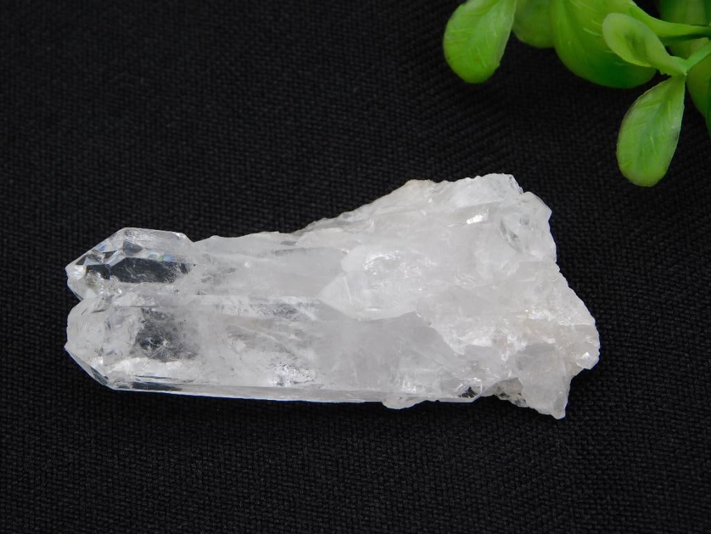QUARTZ ROCK STONE LAPIDARY SPECIMEN: QUARTZ ROCK STONE LAPIDARY SPECIMEN - Part of our Discover Golden Attic, Crystals and Gems auction at HATMAN'S Auctions! Please see photos for measurements and condition. YES, we have in-house