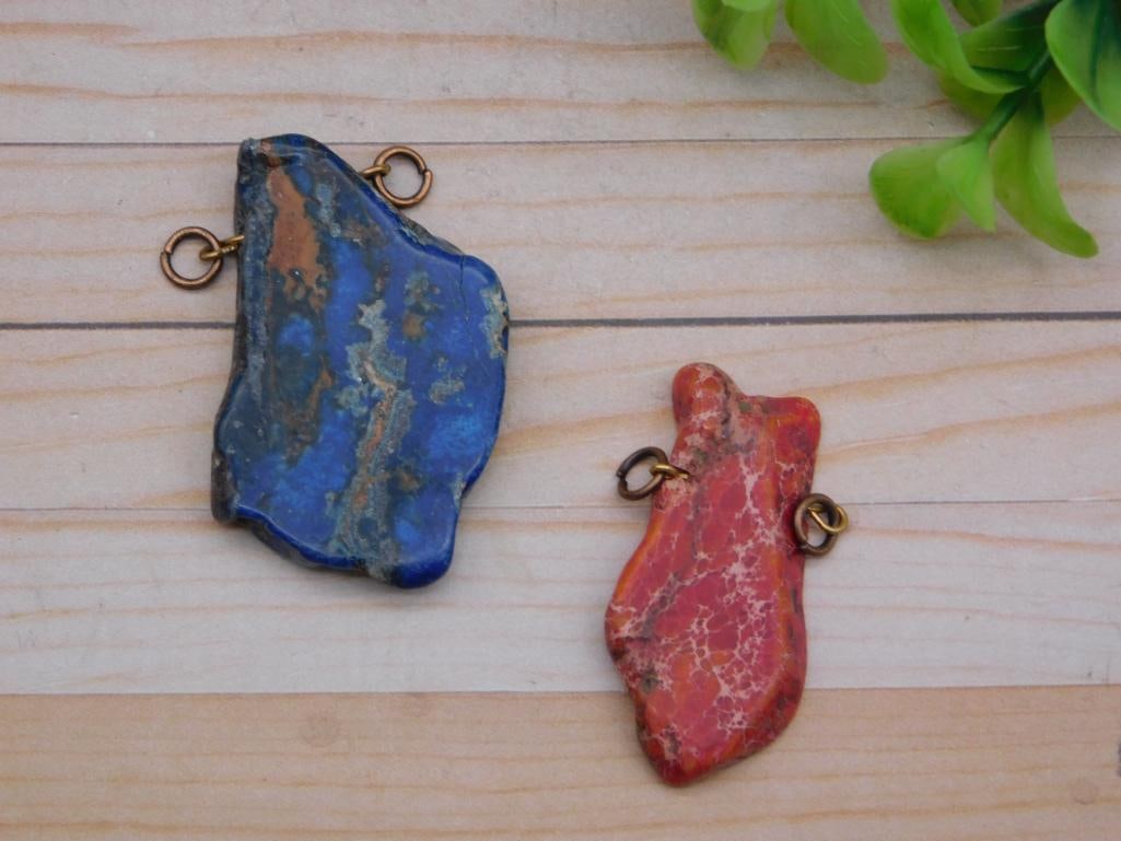 IMPRESSION JASPER PENDANTS ROCK STONE LAPIDARY SPECIMEN: IMPRESSION JASPER PENDANTS ROCK STONE LAPIDARY SPECIMEN - Part of our Discover Golden Attic, Crystals and Gems auction at HATMAN'S Auctions! Please see photos for measurements and condition. YES, we