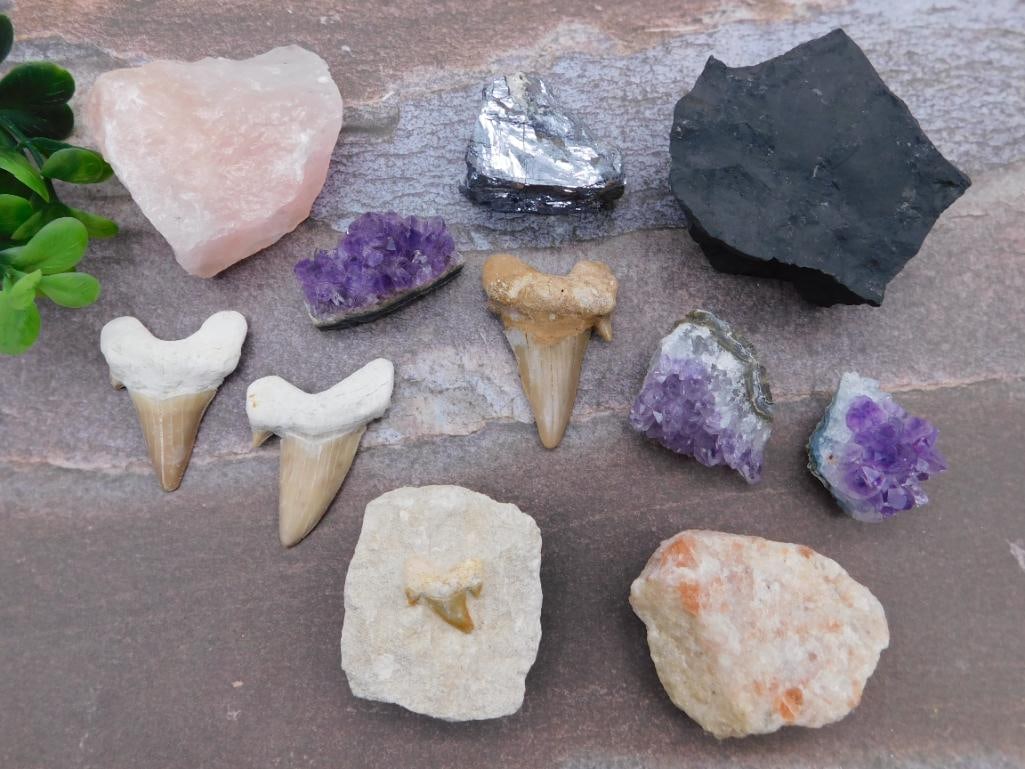 MIXED LOT ROCK STONE LAPIDARY SPECIMEN: MIXED LOT ROCK STONE LAPIDARY SPECIMEN - Part of our Discover Golden Attic, Crystals and Gems auction at HATMAN'S Auctions! Please see photos for measurements and condition. YES, we have in-house
