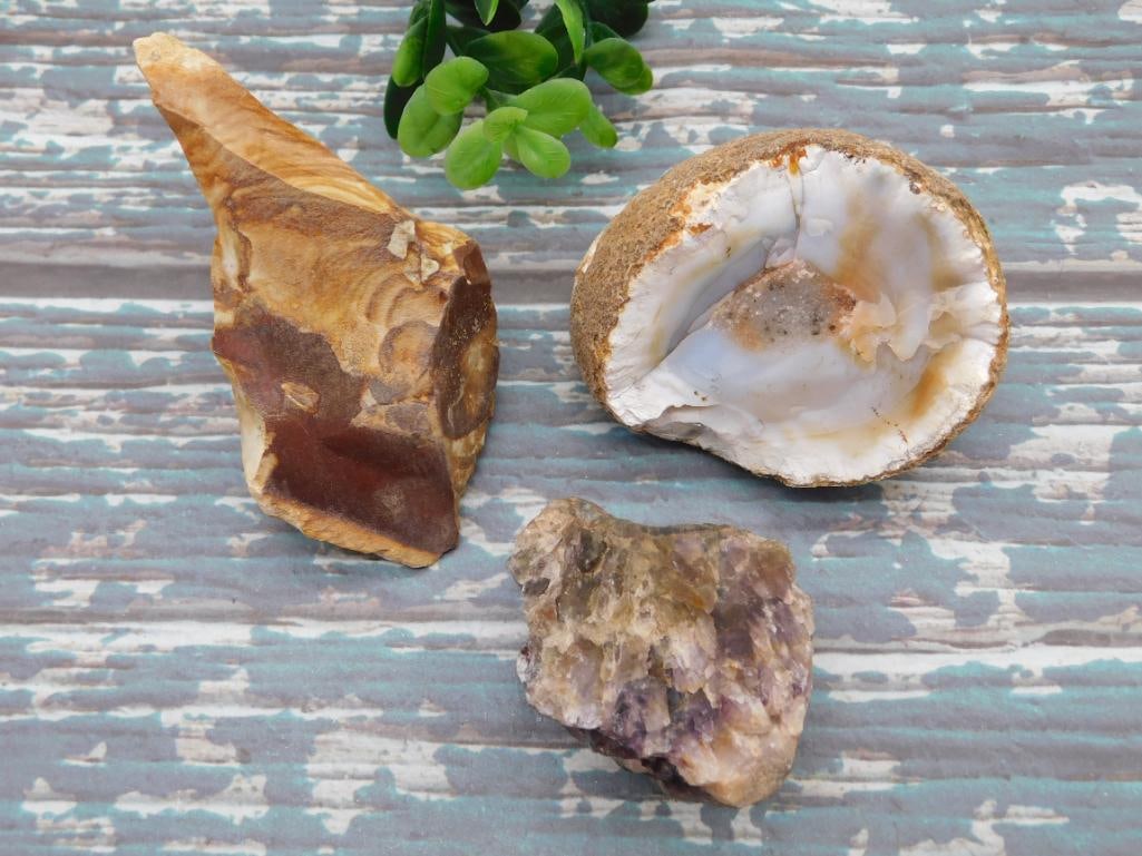 JASPER ROCK STONE LAPIDARY SPECIMEN: JASPER ROCK STONE LAPIDARY SPECIMEN - Part of our Discover Golden Attic, Crystals and Gems auction at HATMAN'S Auctions! Please see photos for measurements and condition. YES, we have in-house