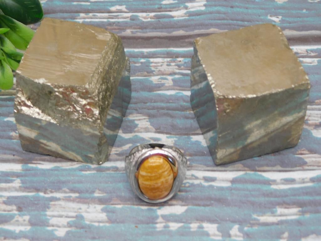MIXED LOT ROCK STONE LAPIDARY SPECIMEN: MIXED LOT ROCK STONE LAPIDARY SPECIMEN - Part of our Discover Golden Attic, Crystals and Gems auction at HATMAN'S Auctions! Please see photos for measurements and condition. YES, we have in-house