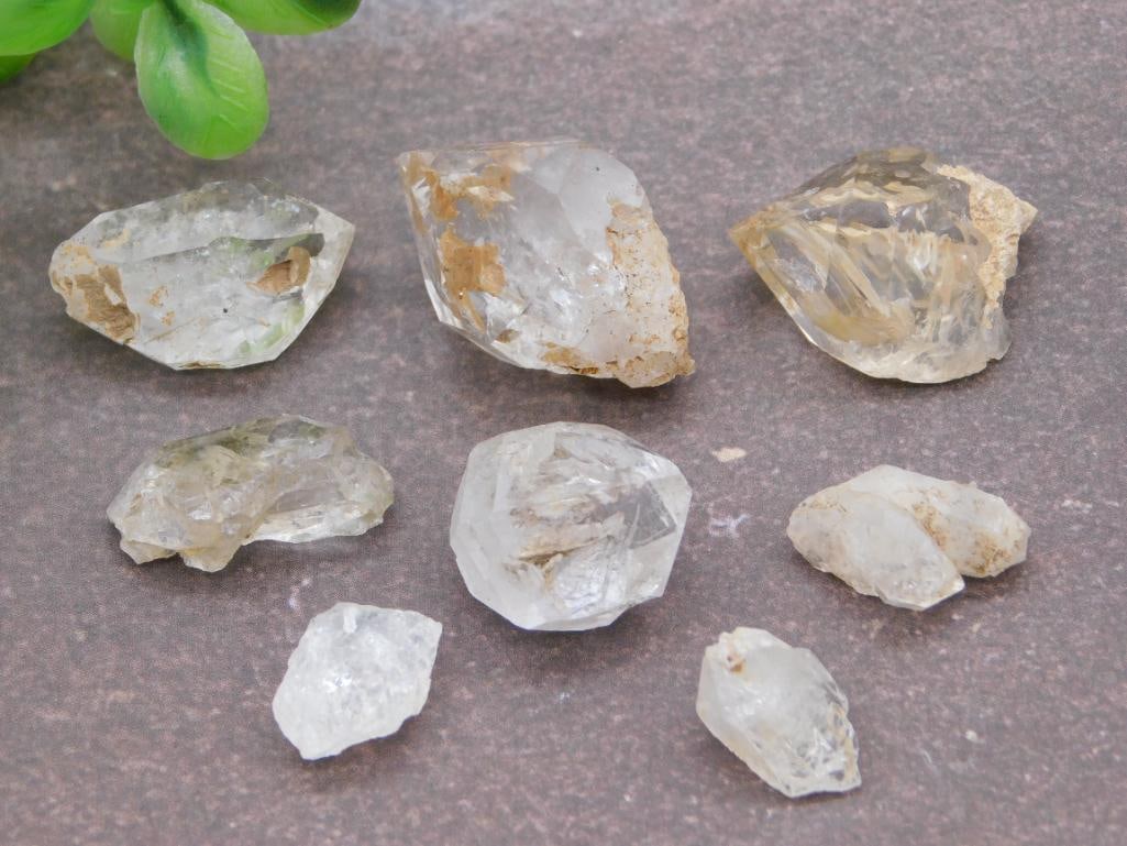 HERKIMER DIAMONDS ROCK STONE LAPIDARY SPECIMEN: HERKIMER DIAMONDS ROCK STONE LAPIDARY SPECIMEN - Part of our Discover Golden Attic, Crystals and Gems auction at HATMAN'S Auctions! Please see photos for measurements and condition. YES, we have in-ho