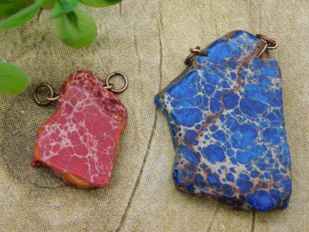 IMPRESSION JASPER PENDANTS ROCK STONE LAPIDARY SPECIMEN: IMPRESSION JASPER PENDANTS ROCK STONE LAPIDARY SPECIMEN - Part of our Discover Golden Attic, Crystals and Gems auction at HATMAN'S Auctions! Please see photos for measurements and condition. YES, we
