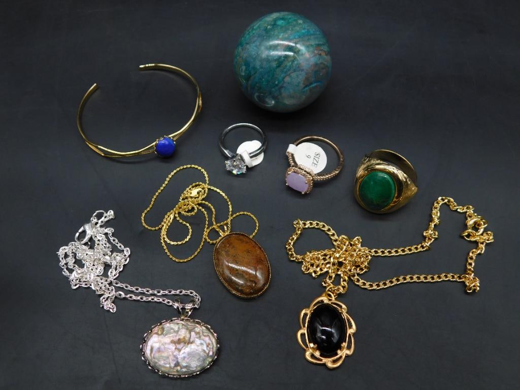 MIXED JEWELRY LOT ROCK STONE LAPIDARY SPECIMEN: MIXED JEWELRY LOT ROCK STONE LAPIDARY SPECIMEN - Part of our Discover Golden Attic, Crystals and Gems auction at HATMAN'S Auctions! Please see photos for measurements and condition. YES, we have