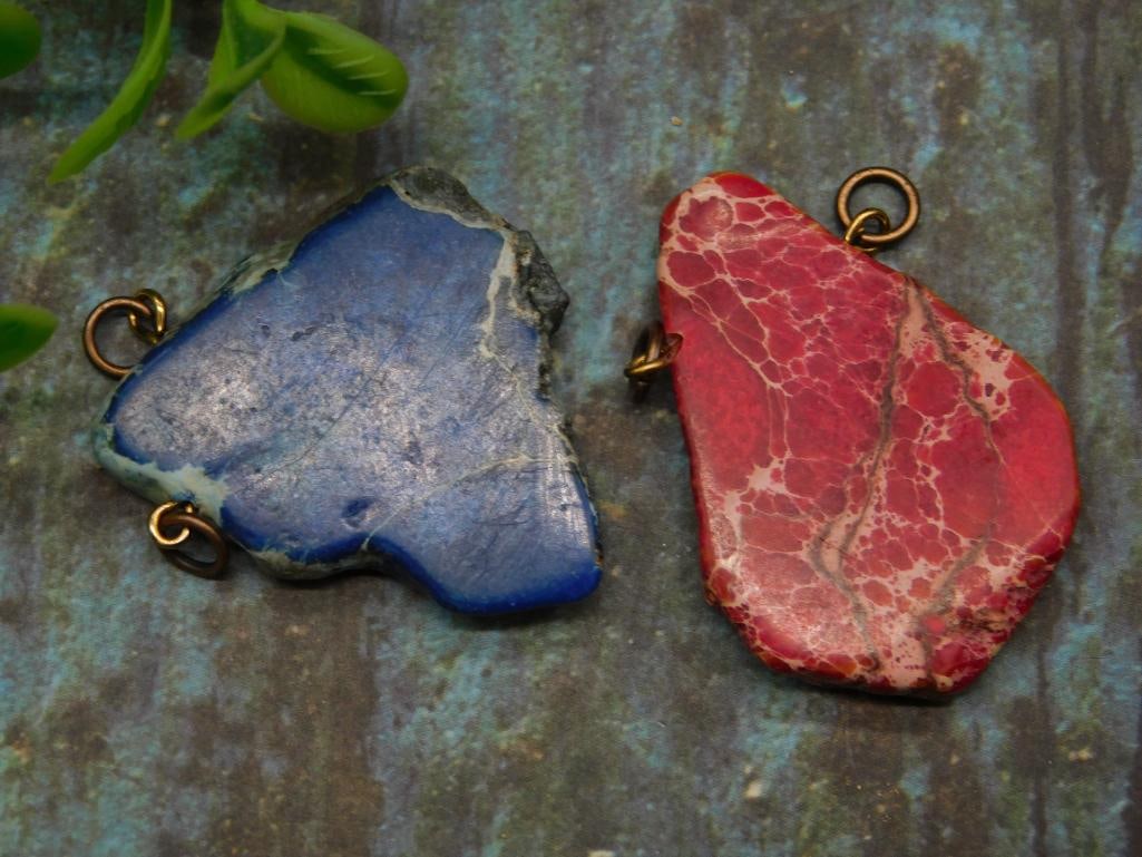 IMPRESSION JASPER PENDANTS ROCK STONE LAPIDARY SPECIMEN: IMPRESSION JASPER PENDANTS ROCK STONE LAPIDARY SPECIMEN - Part of our Discover Golden Attic, Crystals and Gems auction at HATMAN'S Auctions! Please see photos for measurements and condition. YES, we