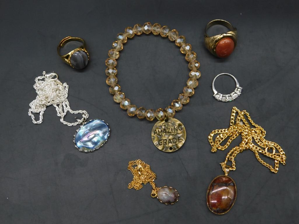MIXED JEWELRY LOT ROCK STONE LAPIDARY SPECIMEN: MIXED JEWELRY LOT ROCK STONE LAPIDARY SPECIMEN - Part of our Discover Golden Attic, Crystals and Gems auction at HATMAN'S Auctions! Please see photos for measurements and condition. YES, we have