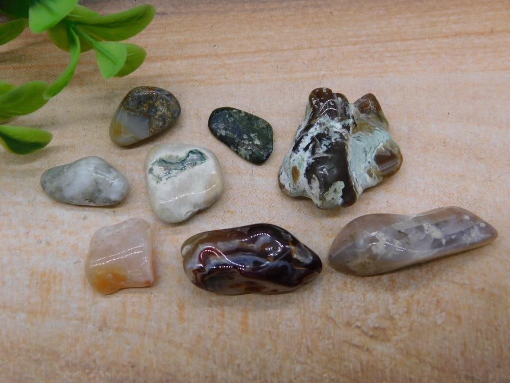 MIXED LOT ROCK STONE LAPIDARY SPECIMEN: MIXED LOT ROCK STONE LAPIDARY SPECIMEN - Part of our Discover Golden Attic, Crystals and Gems auction at HATMAN'S Auctions! Please see photos for measurements and condition. YES, we have in-house