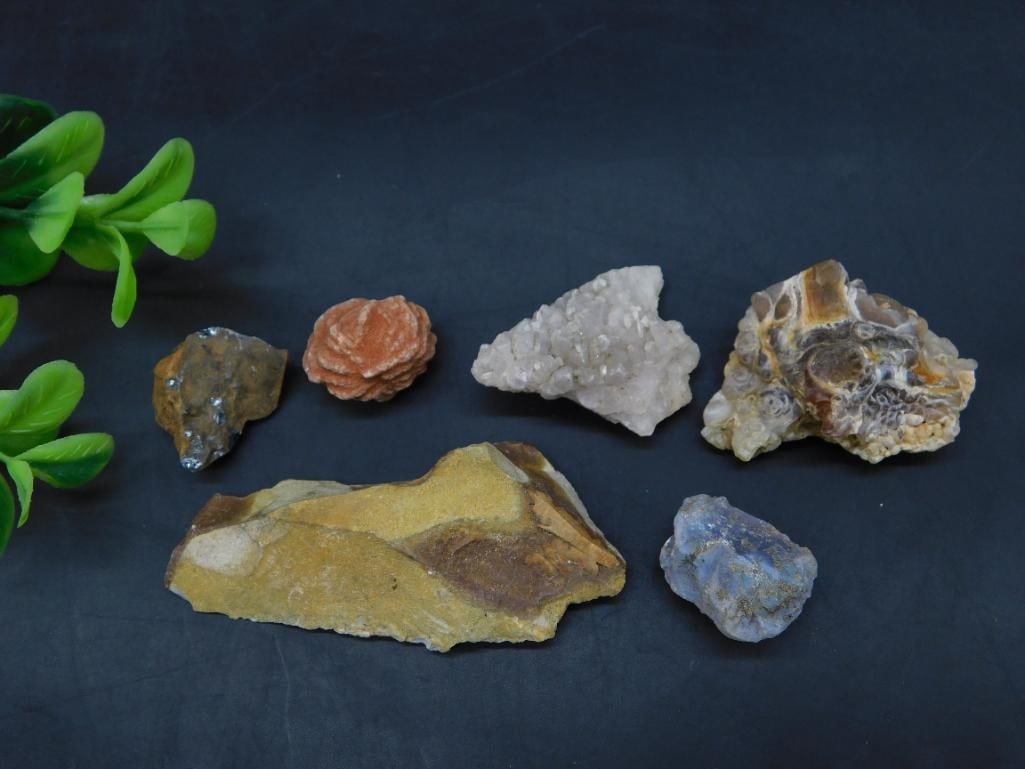 MIXED ROUGH LOT ROCK STONE LAPIDARY SPECIMEN: MIXED ROUGH LOT ROCK STONE LAPIDARY SPECIMEN - Part of our Discover Golden Attic, Crystals and Gems auction at HATMAN'S Auctions! Please see photos for measurements and condition. YES, we have in-hous