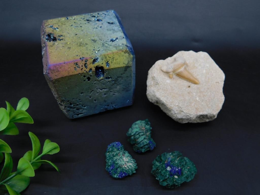 MIXED LOT ROCK STONE LAPIDARY SPECIMEN: MIXED LOT ROCK STONE LAPIDARY SPECIMEN - Part of our Discover Golden Attic, Crystals and Gems auction at HATMAN'S Auctions! Please see photos for measurements and condition. YES, we have in-house
