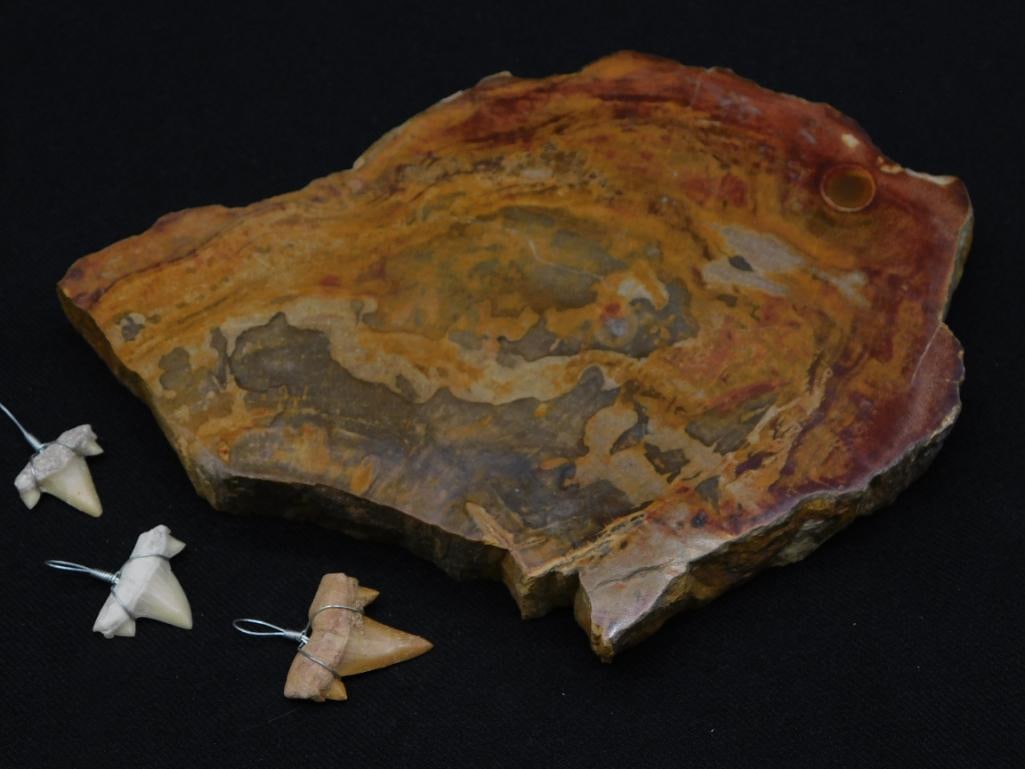 MIXED LOT ROCK STONE LAPIDARY SPECIMEN: MIXED LOT ROCK STONE LAPIDARY SPECIMEN - Part of our Discover Golden Attic, Crystals and Gems auction at HATMAN'S Auctions! Please see photos for measurements and condition. YES, we have in-house ship