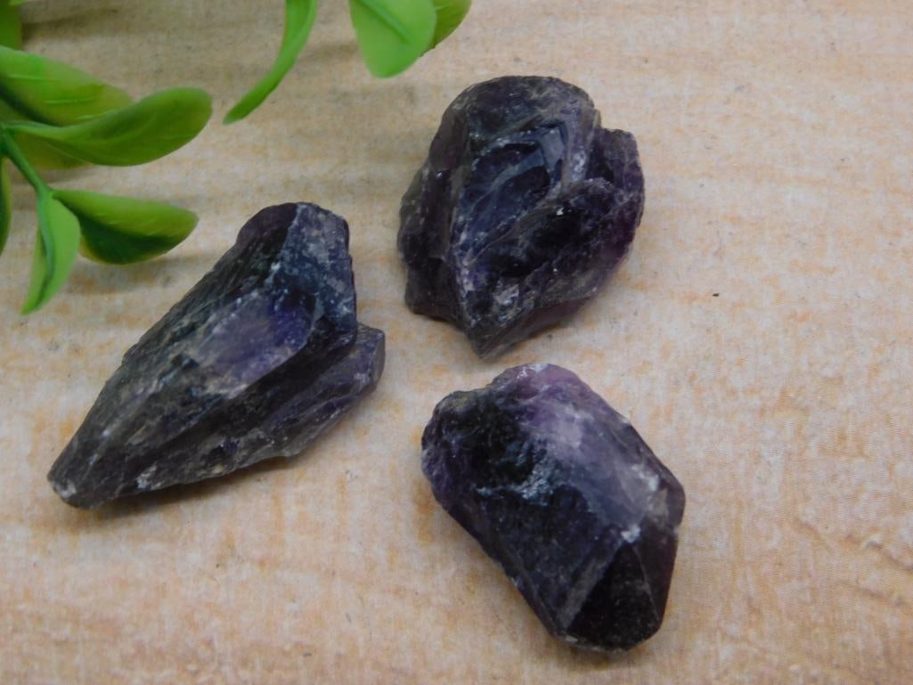 AMETHYST ROCK STONE LAPIDARY SPECIMEN: AMETHYST ROCK STONE LAPIDARY SPECIMEN - Part of our Discover Golden Attic, Crystals and Gems auction at HATMAN'S Auctions! Please see photos for measurements and condition. YES, we have in-house