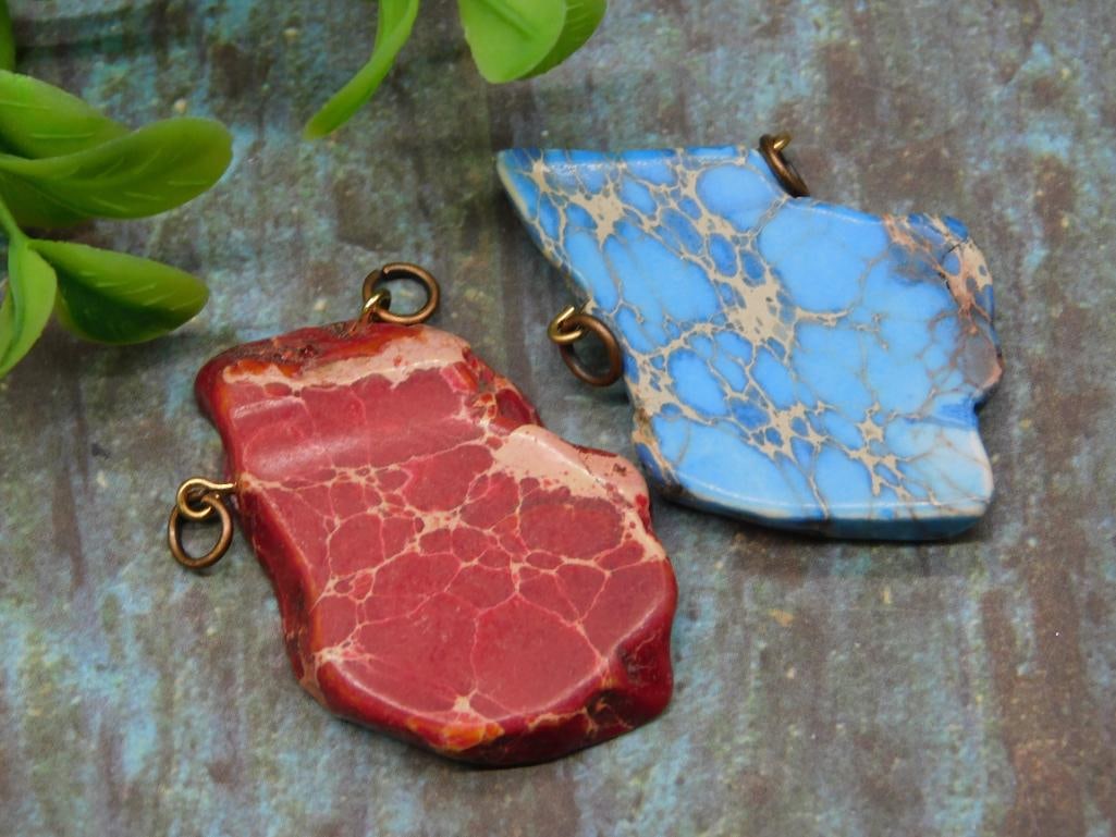 IMPRESSION JASPER PENDANTS ROCK STONE LAPIDARY SPECIMEN: IMPRESSION JASPER PENDANTS ROCK STONE LAPIDARY SPECIMEN - Part of our Discover Golden Attic, Crystals and Gems auction at HATMAN'S Auctions! Please see photos for measurements and condition. YES, we