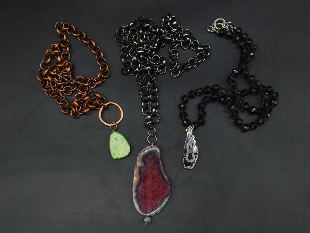 MIXED JEWELRY LOT ROCK STONE LAPIDARY SPECIMEN: MIXED JEWELRY LOT ROCK STONE LAPIDARY SPECIMEN - Part of our Discover Golden Attic, Crystals and Gems auction at HATMAN'S Auctions! Please see photos for measurements and condition. YES, we have