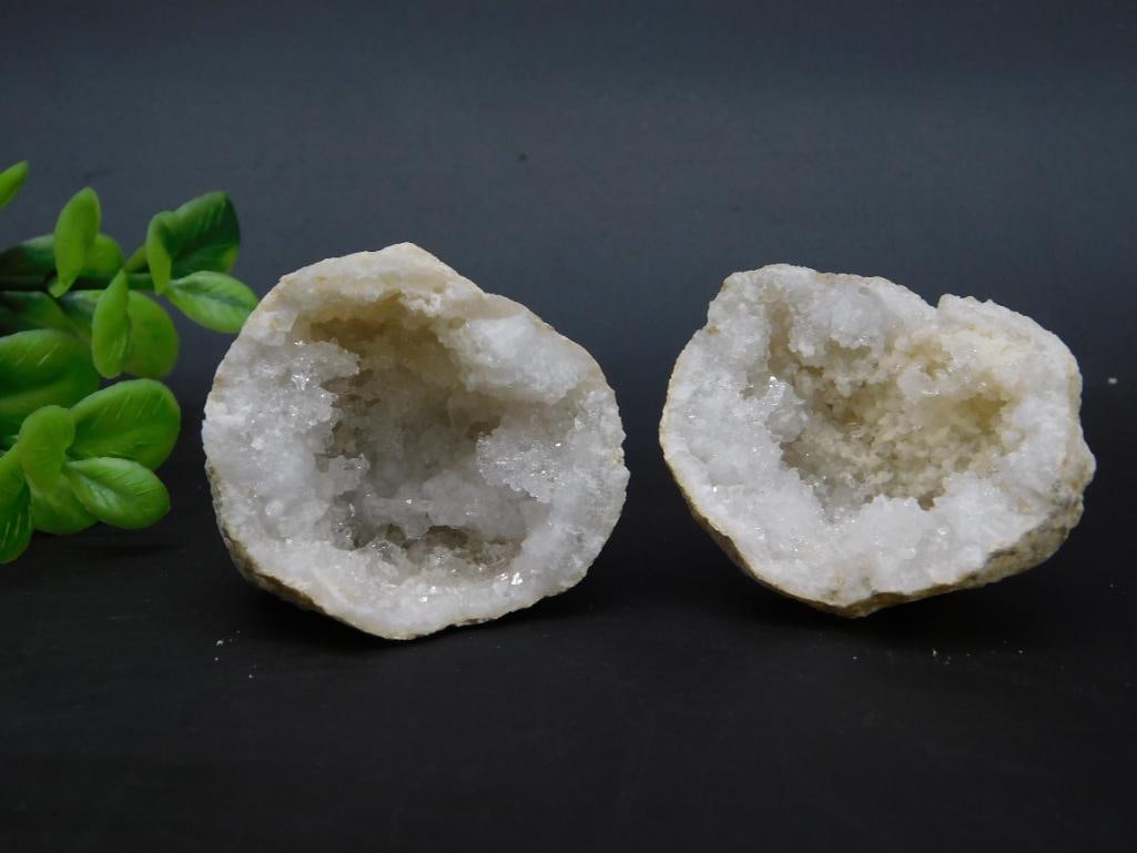 GEODE ROCK STONE LAPIDARY SPECIMEN: GEODE ROCK STONE LAPIDARY SPECIMEN - Part of our Discover Golden Attic, Crystals and Gems auction at HATMAN'S Auctions! Please see photos for measurements and condition. YES, we have in-house
