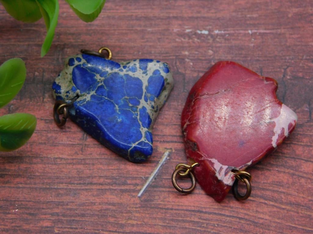 IMPRESSION JASPER PENDANTS ROCK STONE LAPIDARY SPECIMEN: IMPRESSION JASPER PENDANTS ROCK STONE LAPIDARY SPECIMEN - Part of our Discover Golden Attic, Crystals and Gems auction at HATMAN'S Auctions! Please see photos for measurements and condition. YES, we h