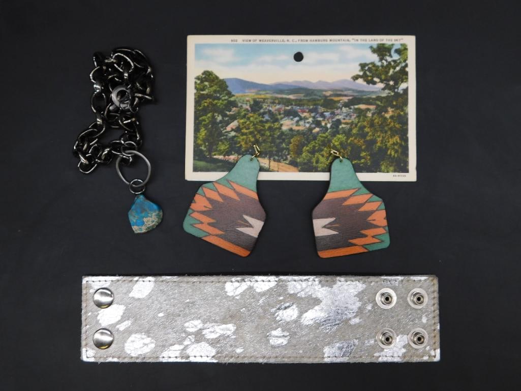 MIXED JEWELRY LOT ROCK STONE LAPIDARY SPECIMEN: MIXED JEWELRY LOT ROCK STONE LAPIDARY SPECIMEN - Part of our Discover Golden Attic, Crystals and Gems auction at HATMAN'S Auctions! Please see photos for measurements and condition. YES, we have